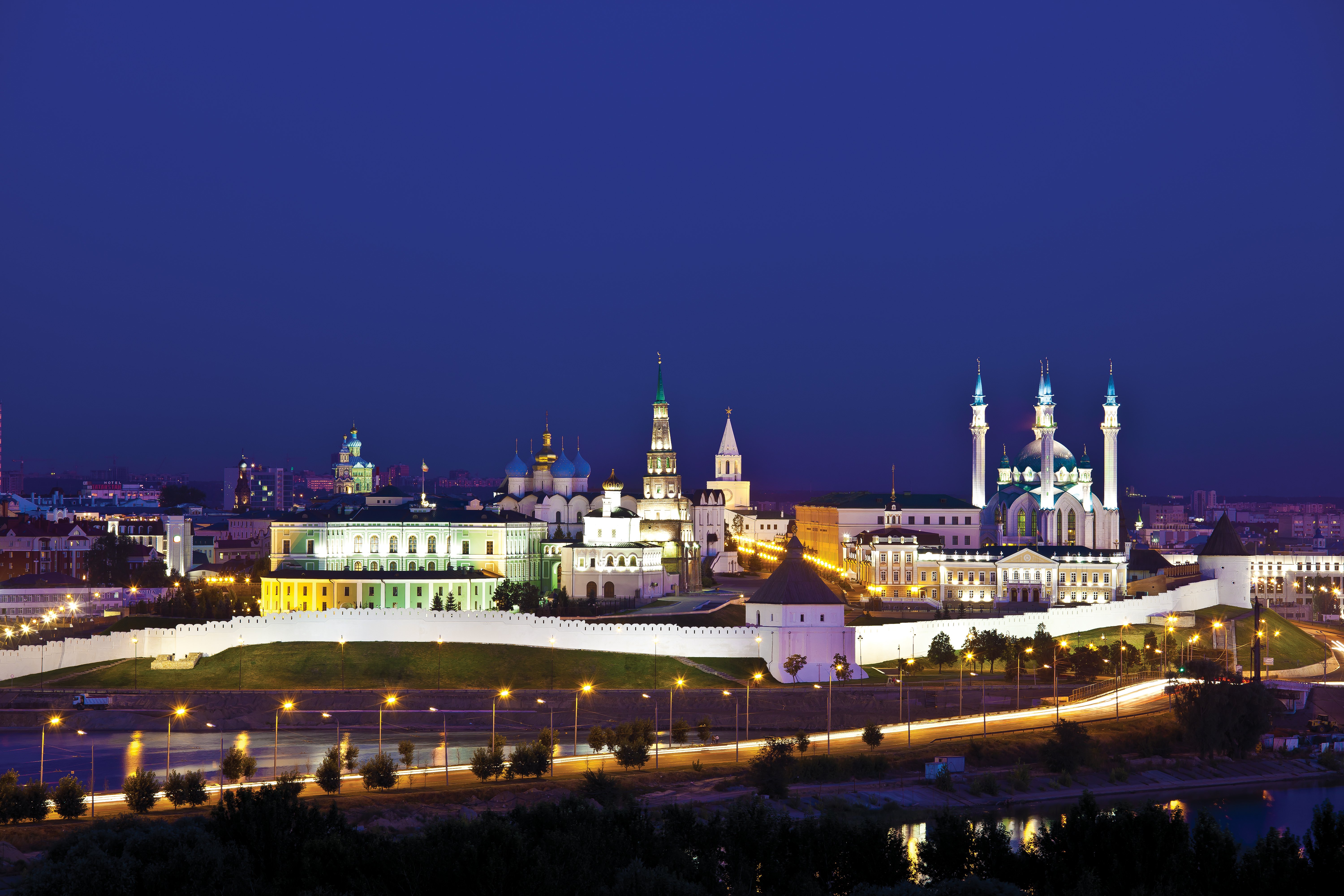 Kazan Kremlin at night.jpg